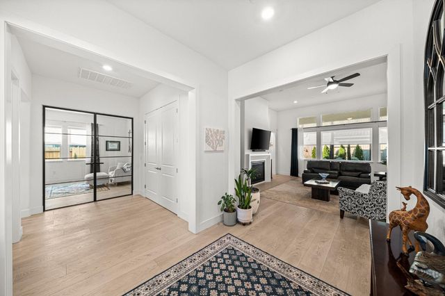 3065 Palo Alto St, Roseville, CA 95747