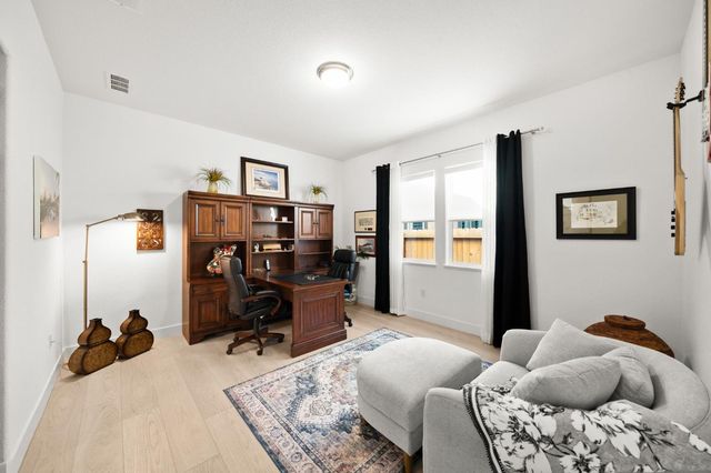 3065 Palo Alto St, Roseville, CA 95747