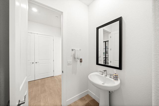 3065 Palo Alto St, Roseville, CA 95747