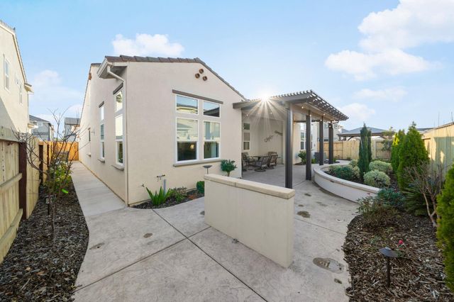 3065 Palo Alto St, Roseville, CA 95747