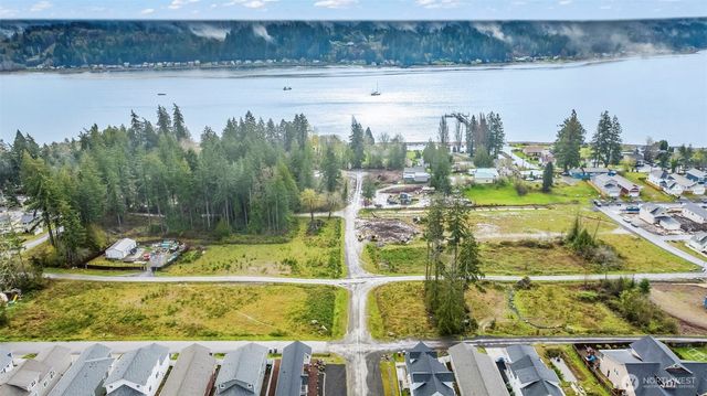 140 E Sullivan Street, Allyn, WA 98524