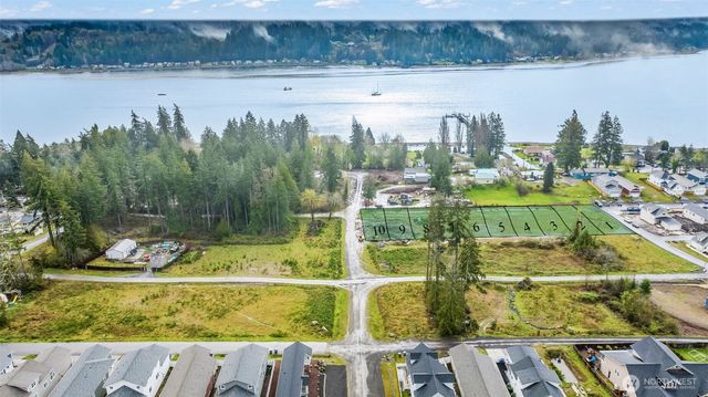 140 E Sullivan Street, Allyn, WA 98524