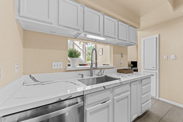 1112 Bering Drive 67, Houston, TX 77057