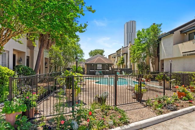 1112 Bering Drive 67, Houston, TX 77057