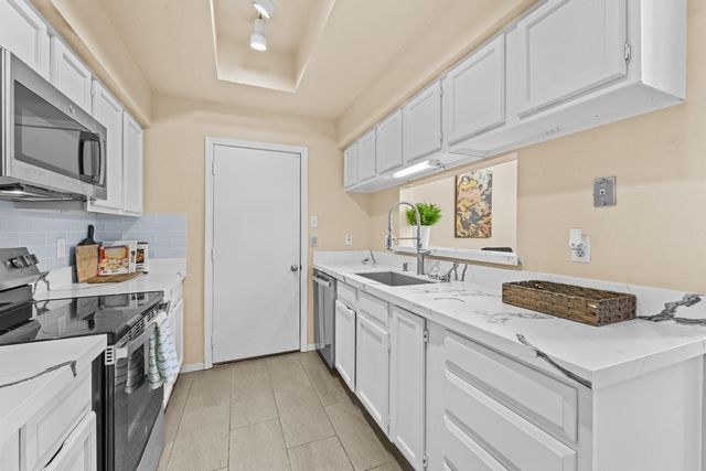 1112 Bering Drive 67, Houston, TX 77057