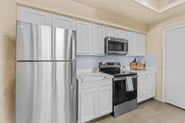 1112 Bering Drive 67, Houston, TX 77057