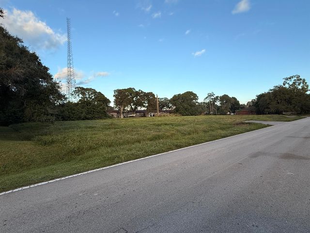 2515 S 29th Street, Fort Pierce, FL 34981