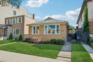 2551 W Balmoral Avenue, Chicago, IL 60625