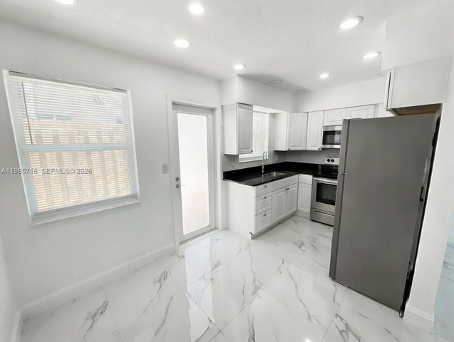 2308 NW 3rd Ave 1, Wilton Manors, FL 33311