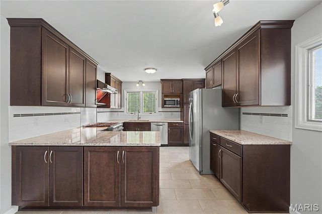 50 White Plains Drive, Chesterfield, MO 63017