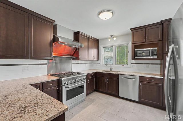 50 White Plains Drive, Chesterfield, MO 63017