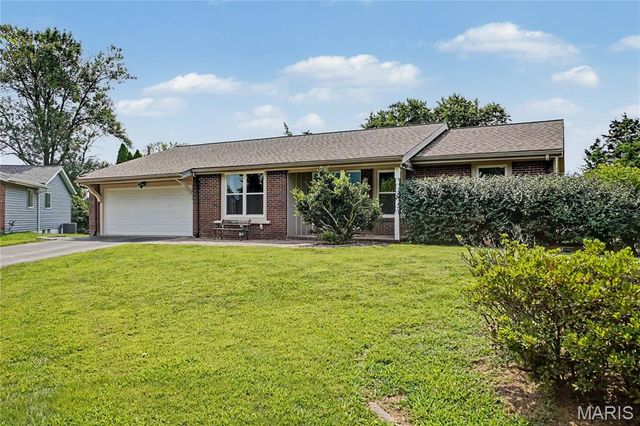 50 White Plains Drive, Chesterfield, MO 63017