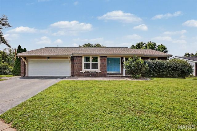 50 White Plains Drive, Chesterfield, MO 63017