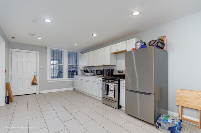 2711 E 93rd Street, Chicago, IL 60617