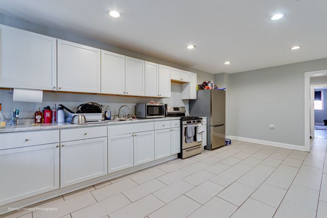 2711 E 93rd Street, Chicago, IL 60617