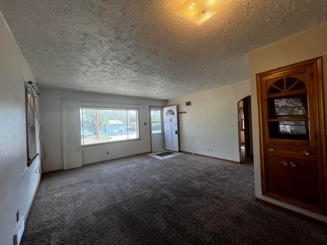 808 6TH AVE NE, Minot, ND 58703