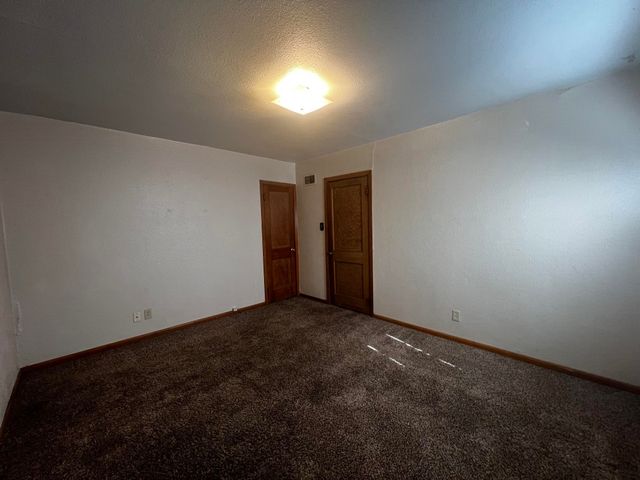 808 6TH AVE NE, Minot, ND 58703