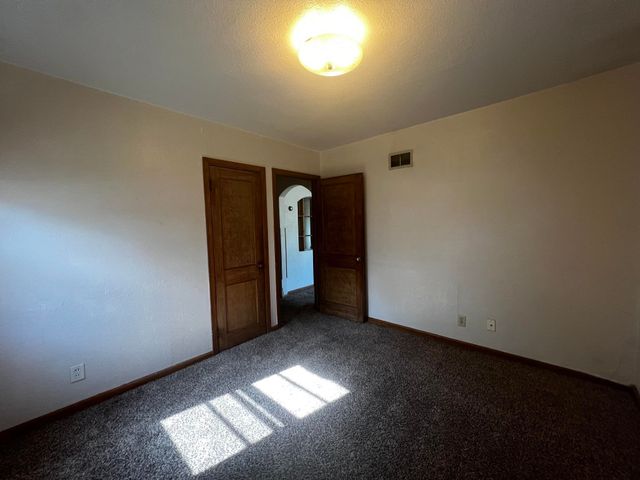 808 6TH AVE NE, Minot, ND 58703