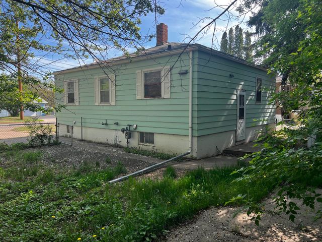 808 6TH AVE NE, Minot, ND 58703
