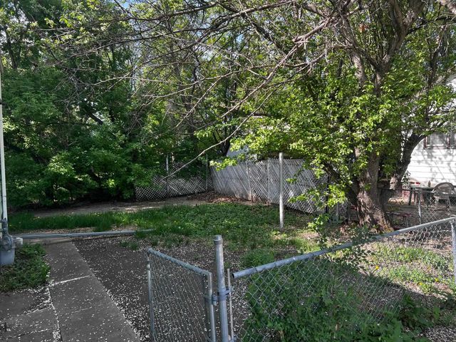 808 6TH AVE NE, Minot, ND 58703