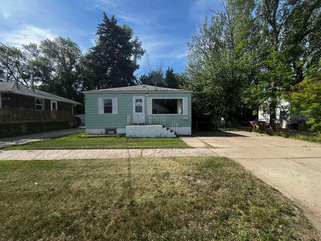 808 6TH AVE NE, Minot, ND 58703