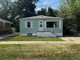 808 6TH AVE NE, Minot, ND 58703