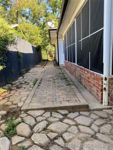 1227 Waco, Durant, OK 74701