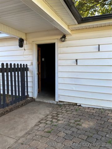 1227 Waco, Durant, OK 74701