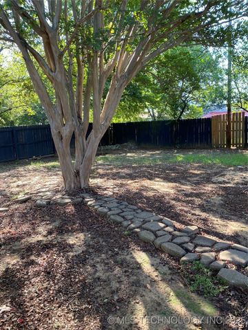 1227 Waco, Durant, OK 74701