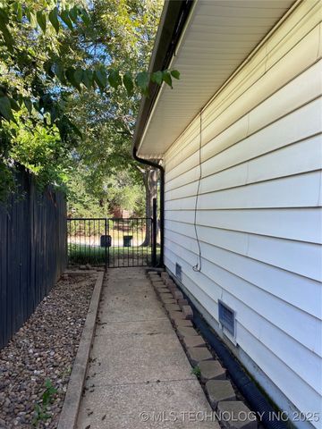 1227 Waco, Durant, OK 74701