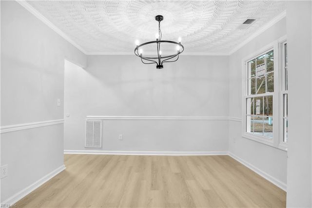 221 Gruen ST, Chesapeake, VA 23323