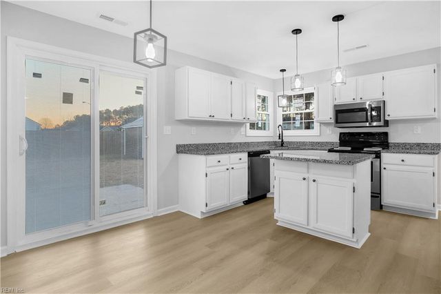 221 Gruen ST, Chesapeake, VA 23323