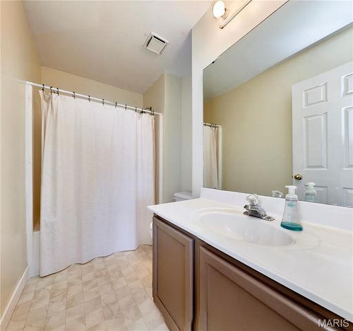 866 Sherwood Forest Court, O'fallon, MO 63366