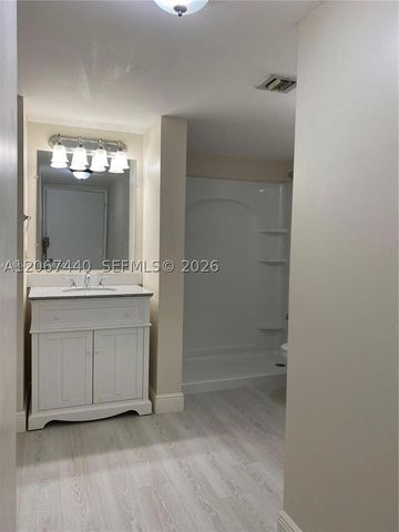 14931 SW 82nd Ln 18-301, Miami, FL 33193