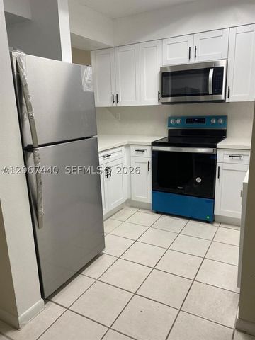 14931 SW 82nd Ln 18-301, Miami, FL 33193
