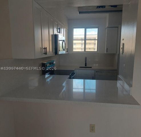 14931 SW 82nd Ln 18-301, Miami, FL 33193