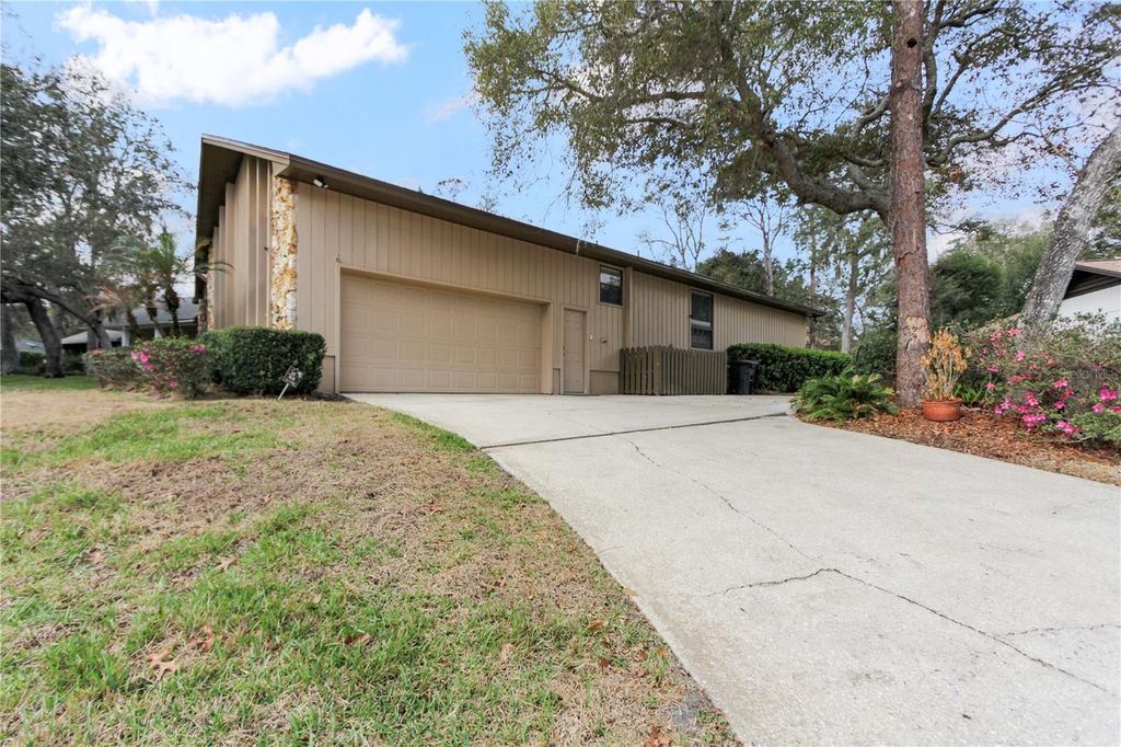 Image 3 of property listing at 308 SMOKERISE BOULEVARD, Longwood, FL 32779