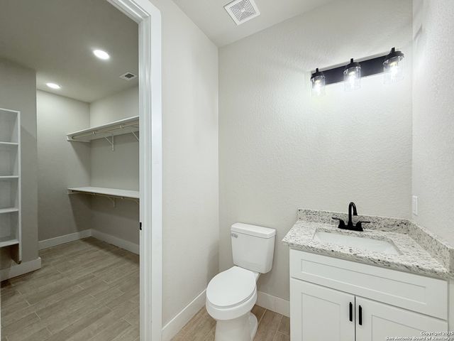 129 Camino Verde Ct, La Vernia, TX 78121