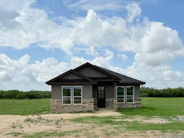 129 Camino Verde Ct, La Vernia, TX 78121
