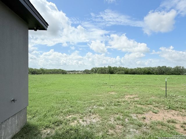 129 Camino Verde Ct, La Vernia, TX 78121