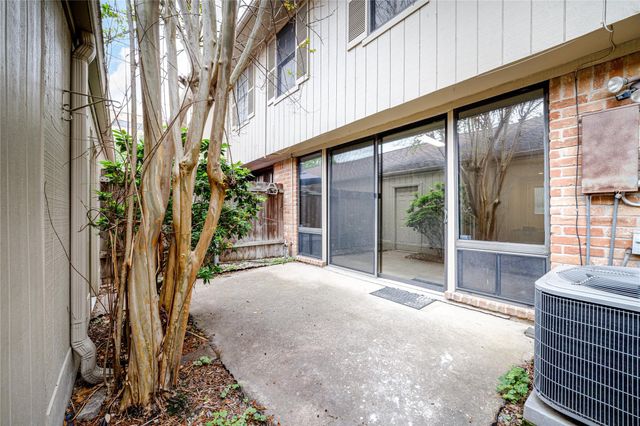 7505 Memorial Woods Drive 23, Houston, TX 77024