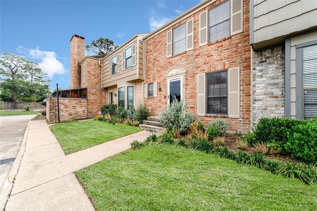 7505 Memorial Woods Drive 23, Houston, TX 77024