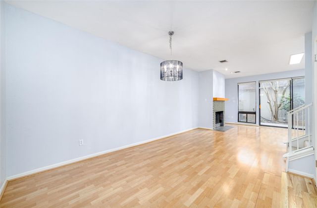 7505 Memorial Woods Drive 23, Houston, TX 77024