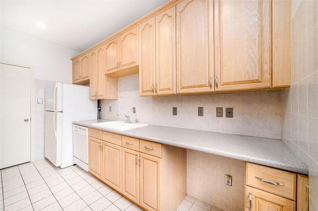 7505 Memorial Woods Drive 23, Houston, TX 77024