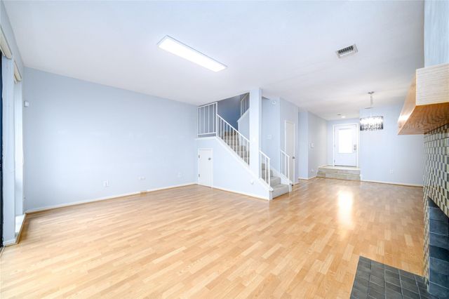 7505 Memorial Woods Drive 23, Houston, TX 77024