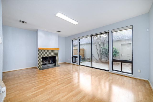 7505 Memorial Woods Drive 23, Houston, TX 77024