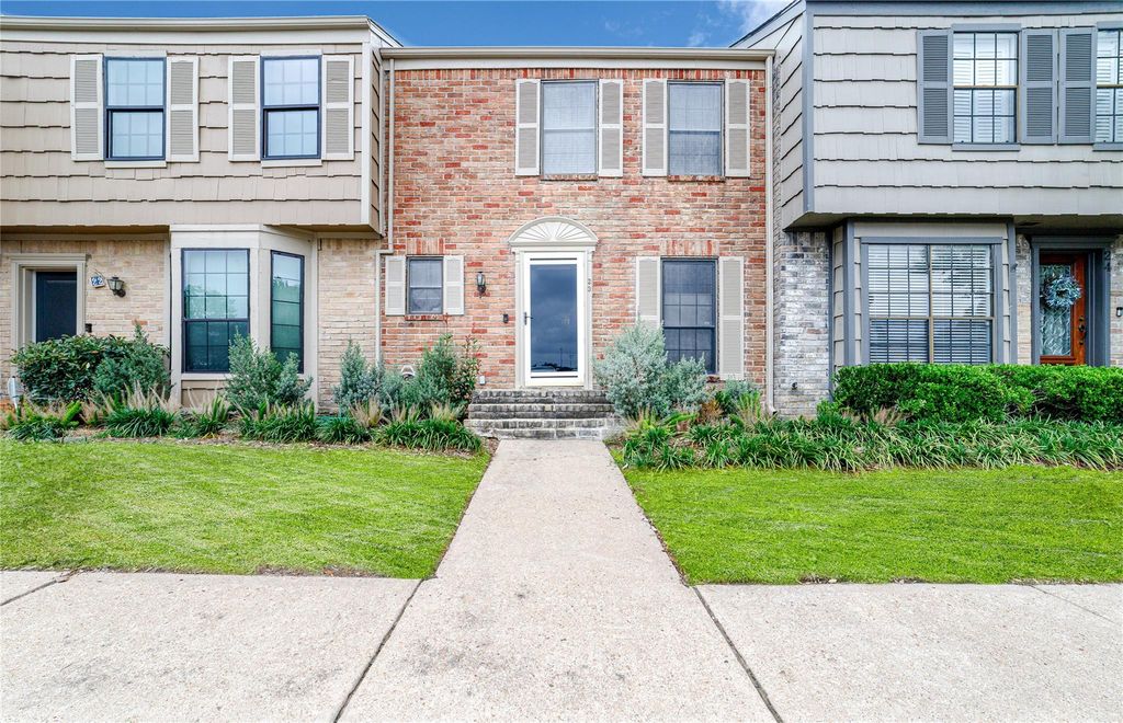 7505 Memorial Woods Drive 23, Houston, TX 77024