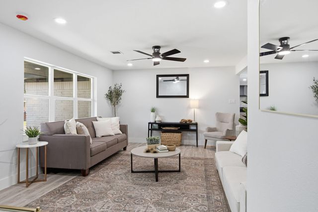 5551 Winding Creek Way, Houston, TX 77017