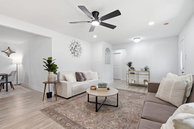 5551 Winding Creek Way, Houston, TX 77017