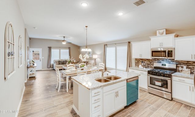 12400 Oconee Place, Clint, TX 79836